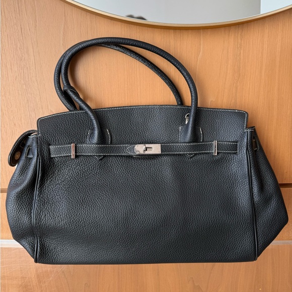 Handbags - NWOT Elegant Black Leather Handbag